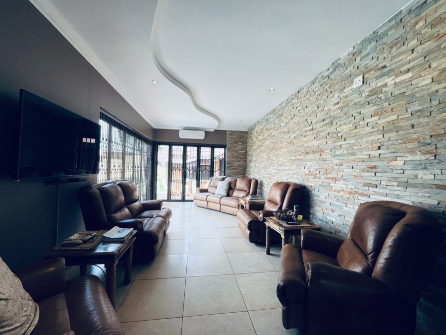 3 Bedroom Property for Sale in Safari Gardens North West